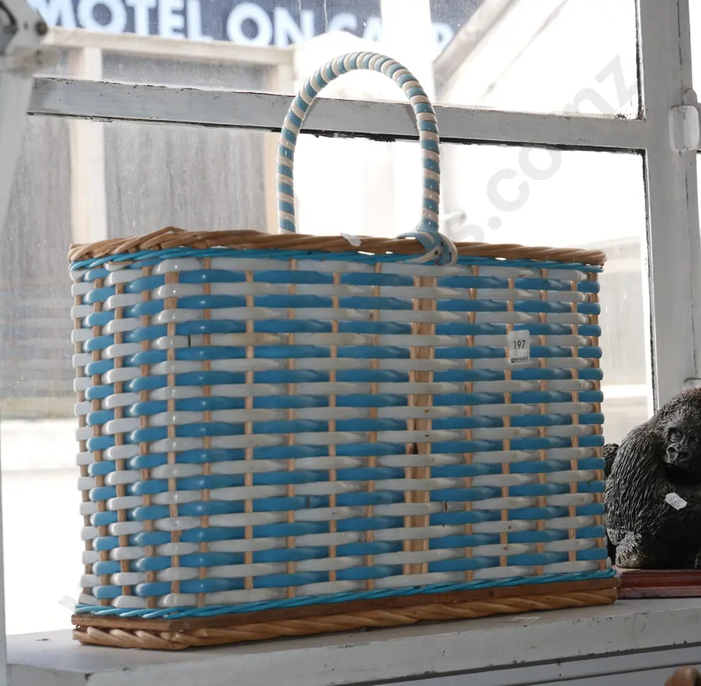 woven plastic basket Image 1++