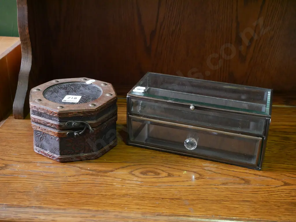 bevelled glass jewellery box, trinket box Image 1++