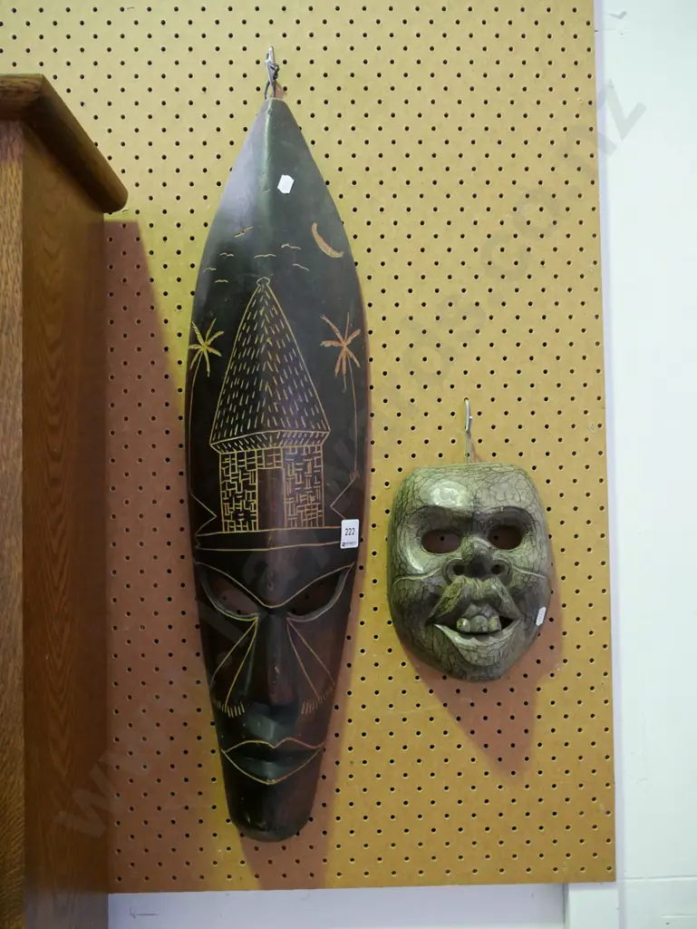 2x wooden souvenir masks Image 1++
