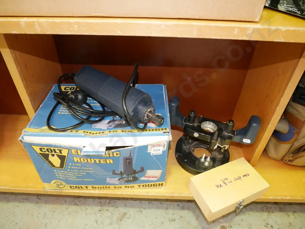 Colt router with boxed router bits Image 1++
