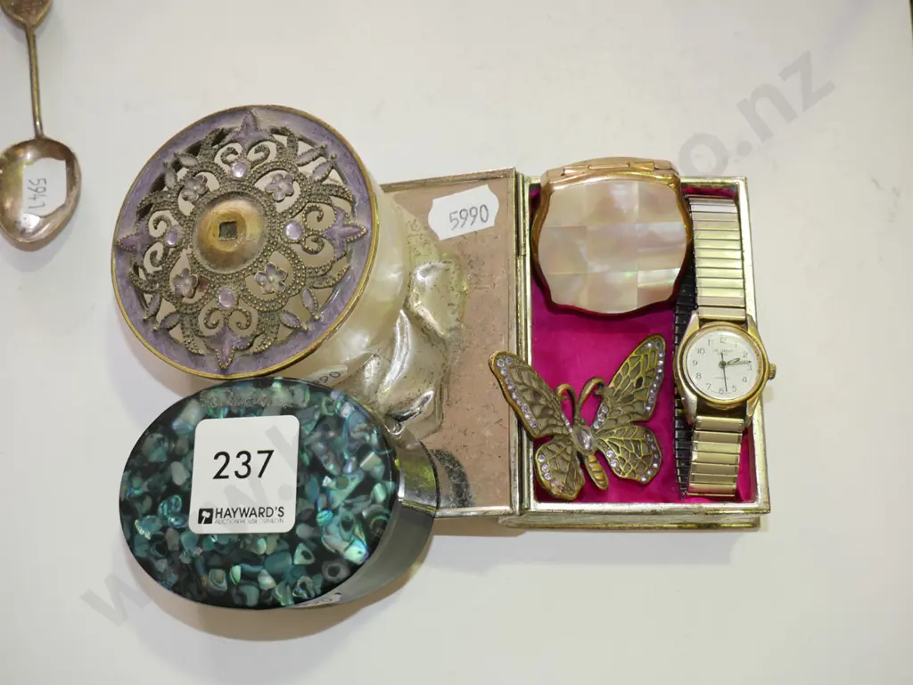 trinket boxes, ladies wristwatch, butterfly Image 1++