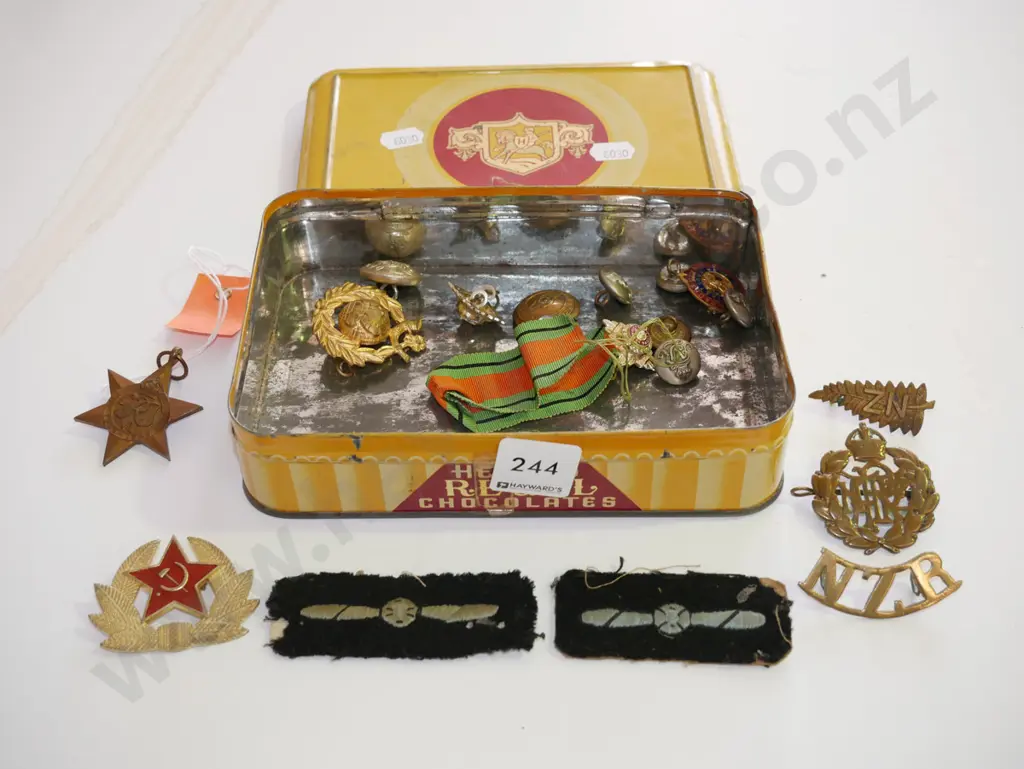 vintage tin; military badges and buttons Image 1++