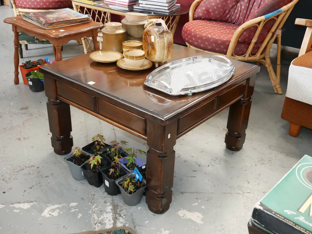 dark stained wooden end table H-450 W-720 D-720 Image 1++