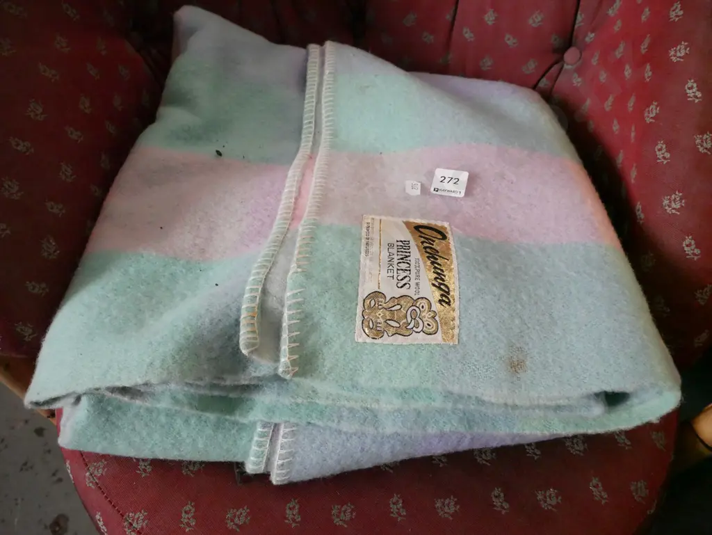 Onehunga Princess checked blanket Image 1++