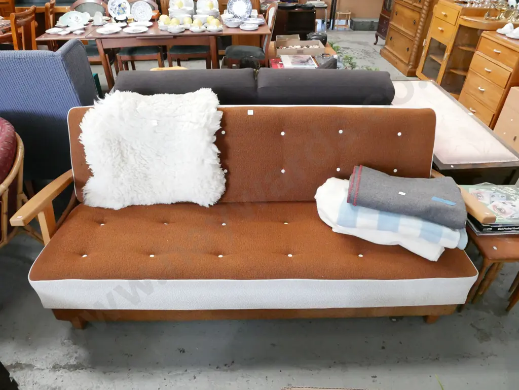 mid-century divan bed in excellent condition - 1 button needs attention H-830 W-1880 D-800 Image 1++
