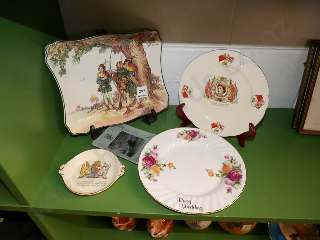 Doulton under the greenwood tree bowl, royal memorabilia, anniversary plate Image 1++