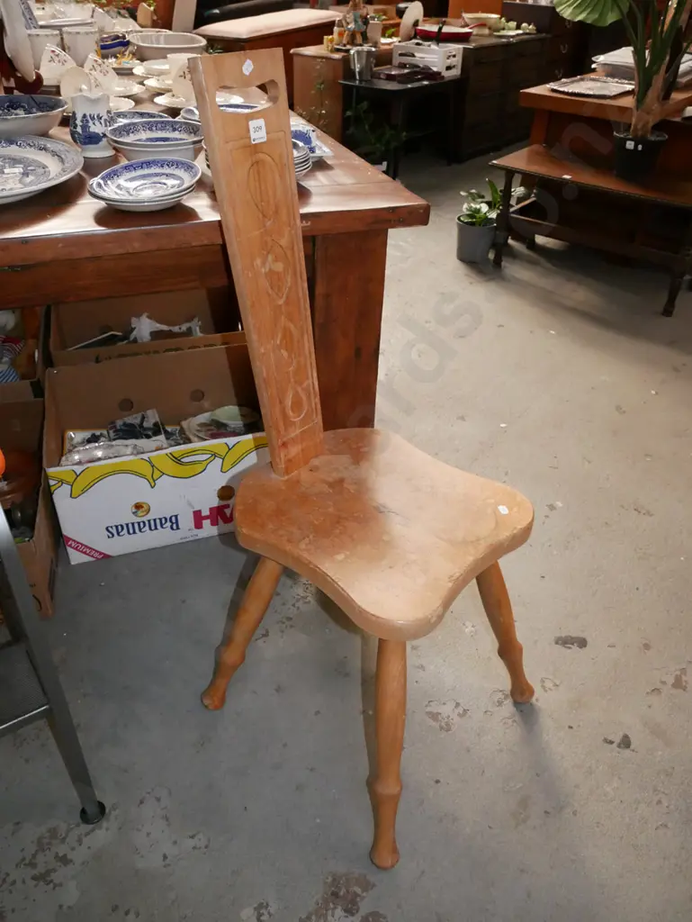 spinning wheel stool Image 1++