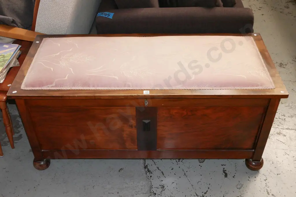 large rimu blanket box H-560 W-1230 D-550 Image 1++