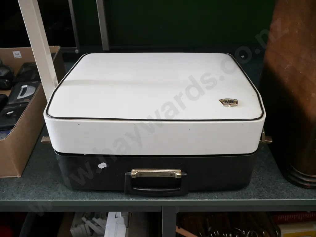 vintage Ultimate portable record player Image 1++