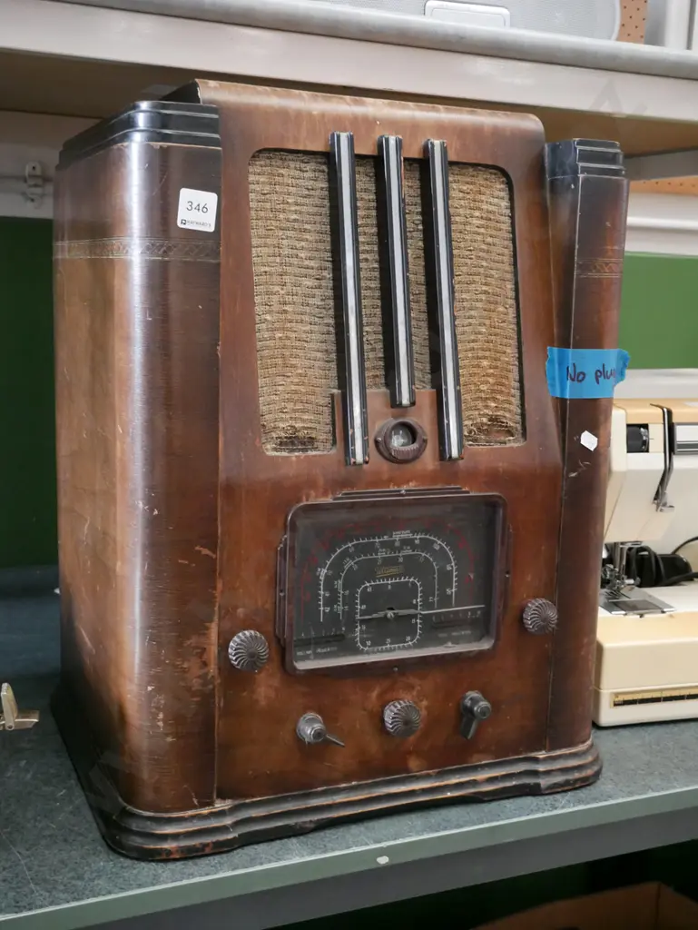 restorer's wood cased valve radio - cord is cut Image 1++