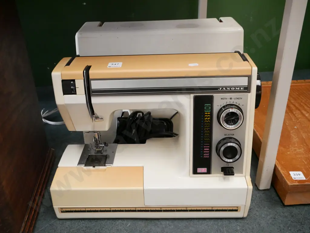 Janome sewing machine Image 1++