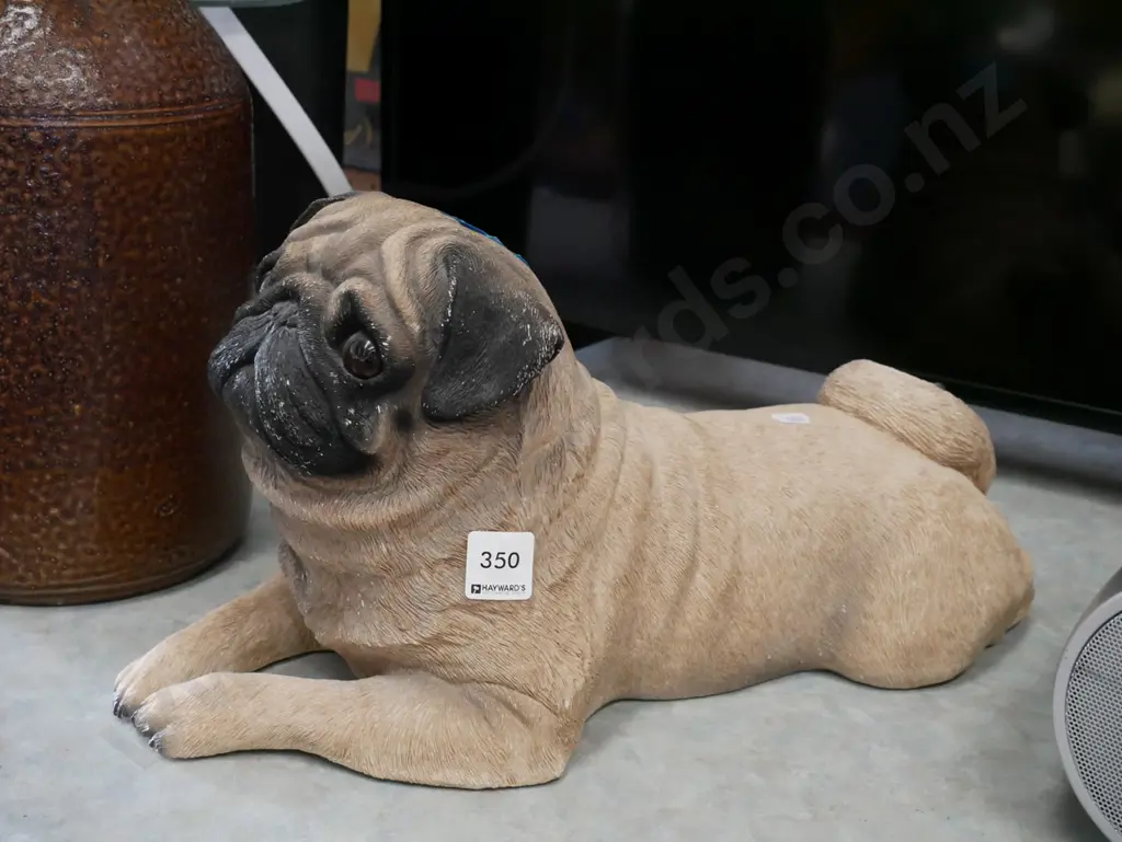 composite dog figurine H-210 Image 1++