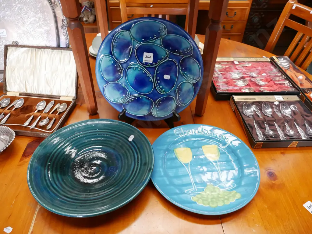 2x studio pottery plates, bowl Image 1++