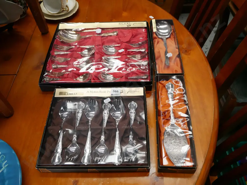 4x boxes of plated cutlery Image 1++