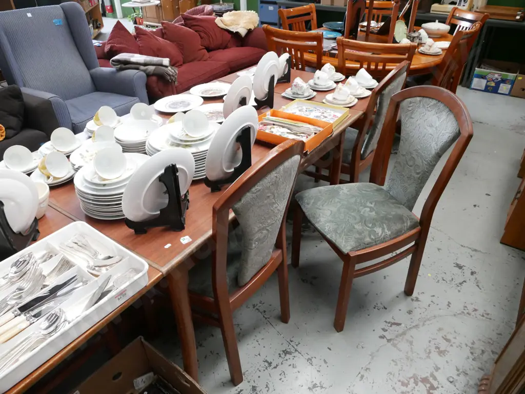extending formica top dining table with 4 matching chairs H-730 W-2150 D-900 Image 1++