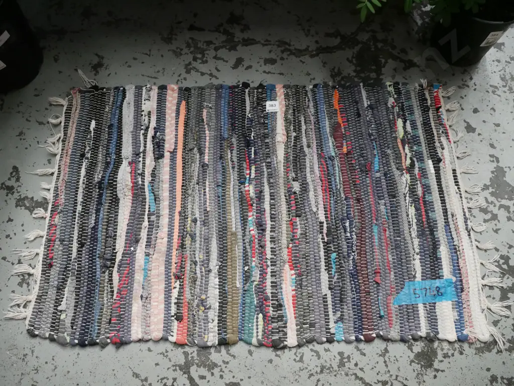 small woven rag rug Image 1++