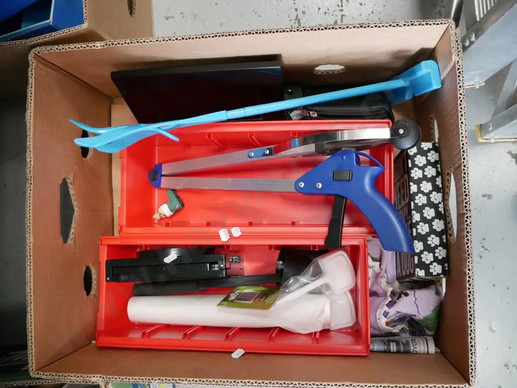 box; magnifying glasses, digital photo frame, workshop storage containers etc Image 1++