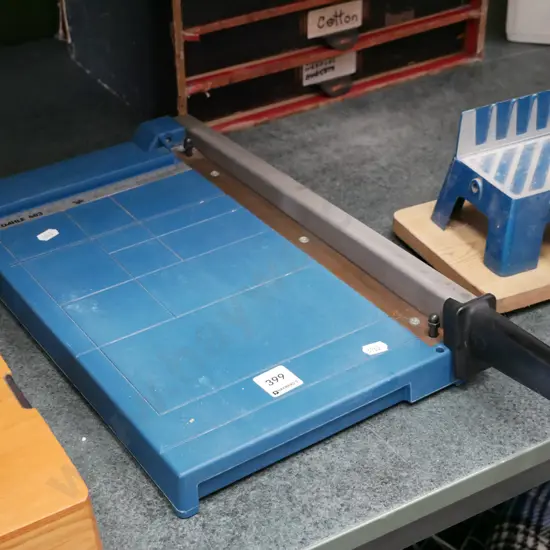guillotine