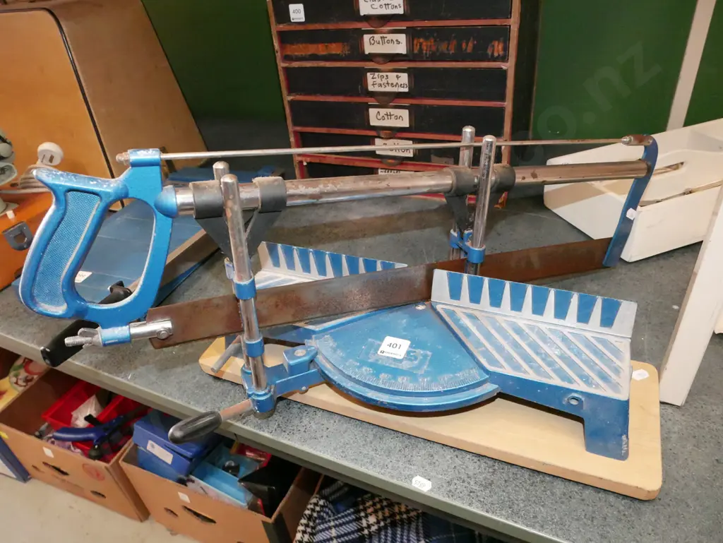 mitre box and saw Image 1++