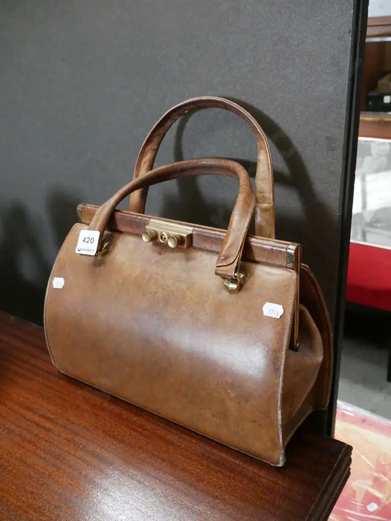 retro leather handbag Image 1++