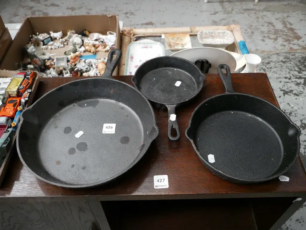 3x cast iron frying pans Image 1++