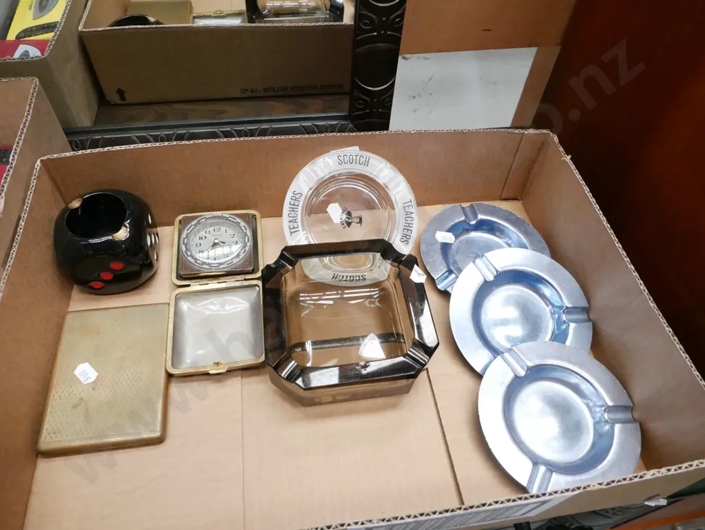 ashtrays, alarm clock, cigarette case Image 1++