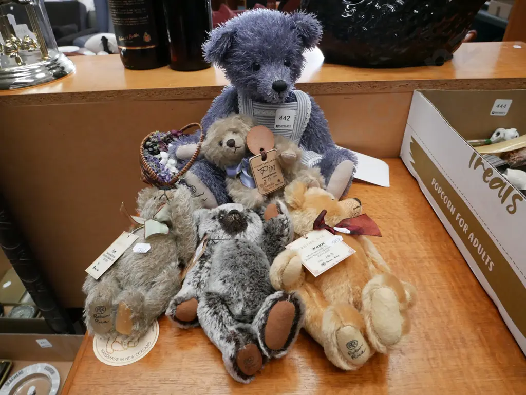 various teddy bears Image 1++