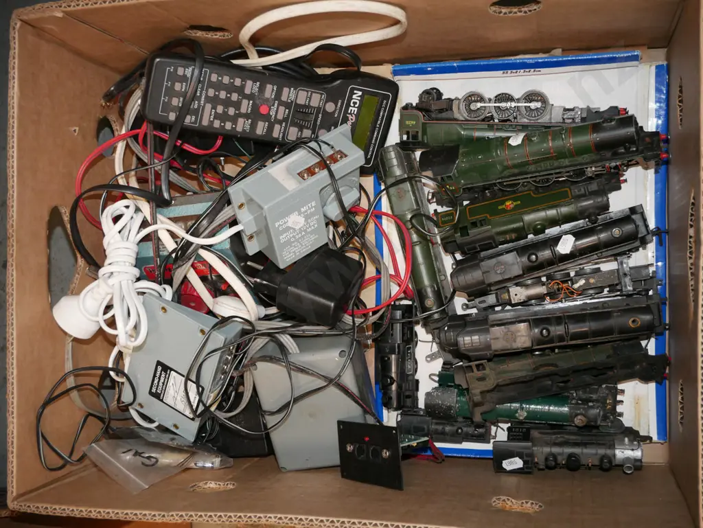 box; train controllers, HO gauge locomotives Image 1++