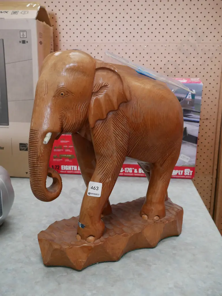 carved woden elephant - broken tusks H-380 Image 1++