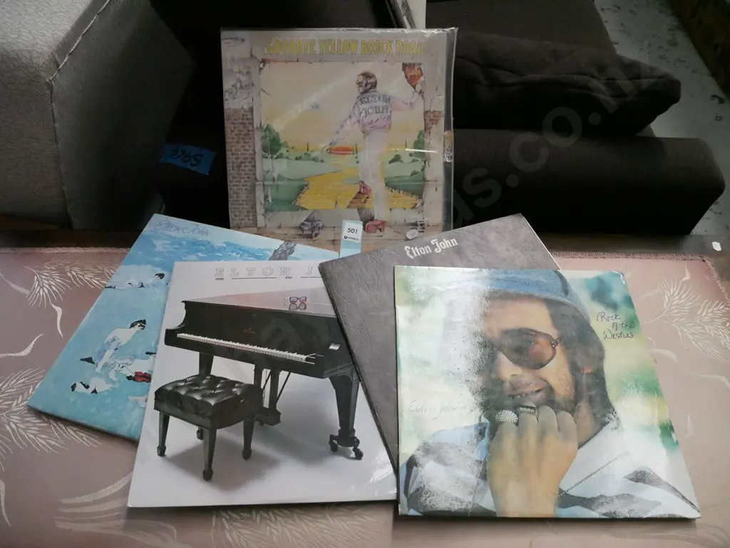 Elton John LPs Image 1++