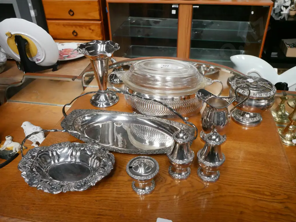 plated ware, baskets, jugs etc Image 1++