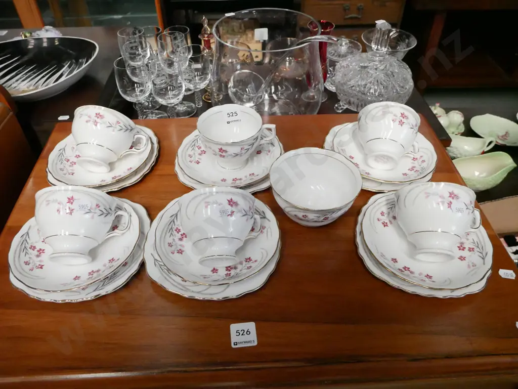6x floral Colclough trios, sugar bowl Image 1++