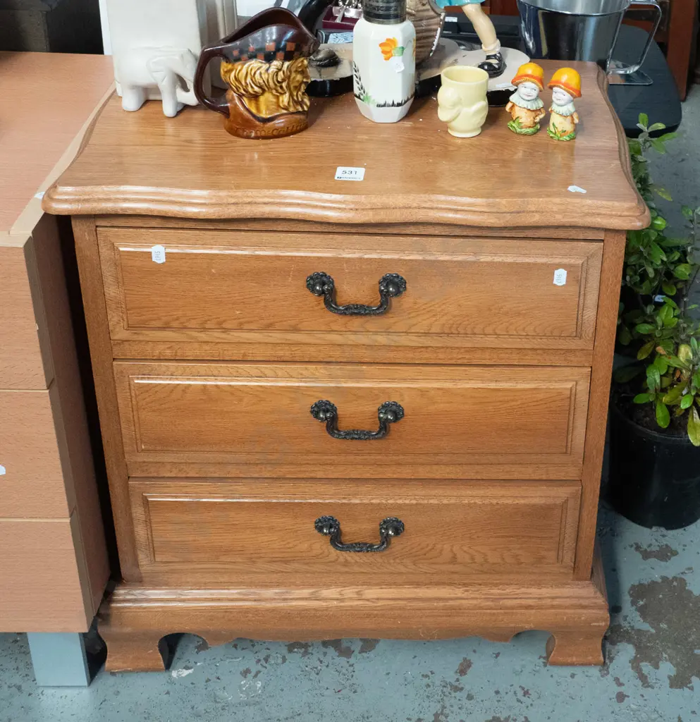 oak 3 drawer bedside cabinet Image 1++