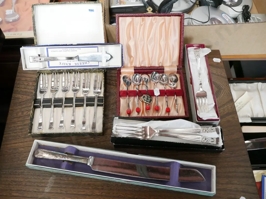 cased cutlery Image 1++