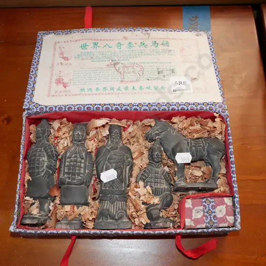 souvenir Chinese terracotta army figurines in box