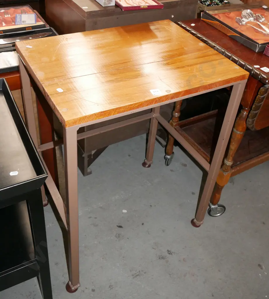 metal base and wood topped workshop table H-725 W-545 D-410 Image 1++