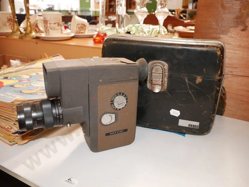 vintage home movie film camera and leather case Image 1++
