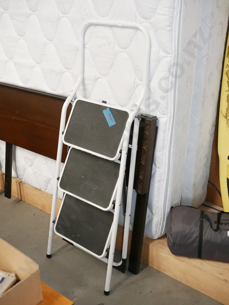 3 step  household ladder Image 1++