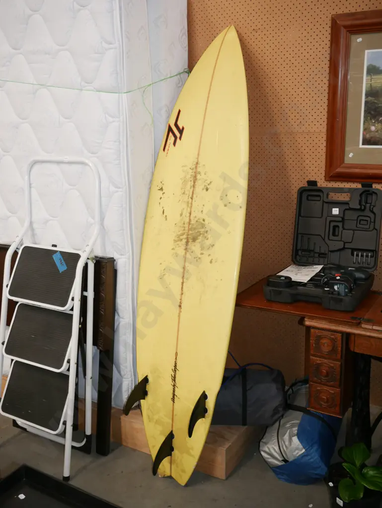 John Carper Hawaii surfboard L-2000 W-500 at widest Image 1++