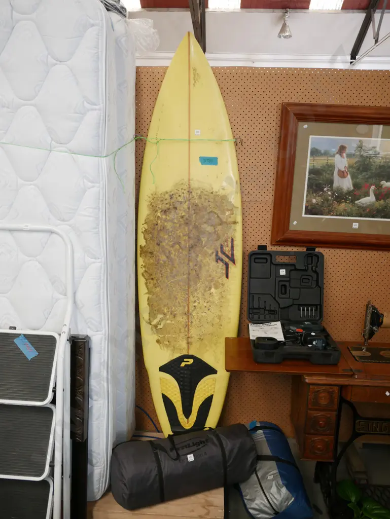 John Carper Hawaii surfboard L-2000 W-500 at widest Image 1++