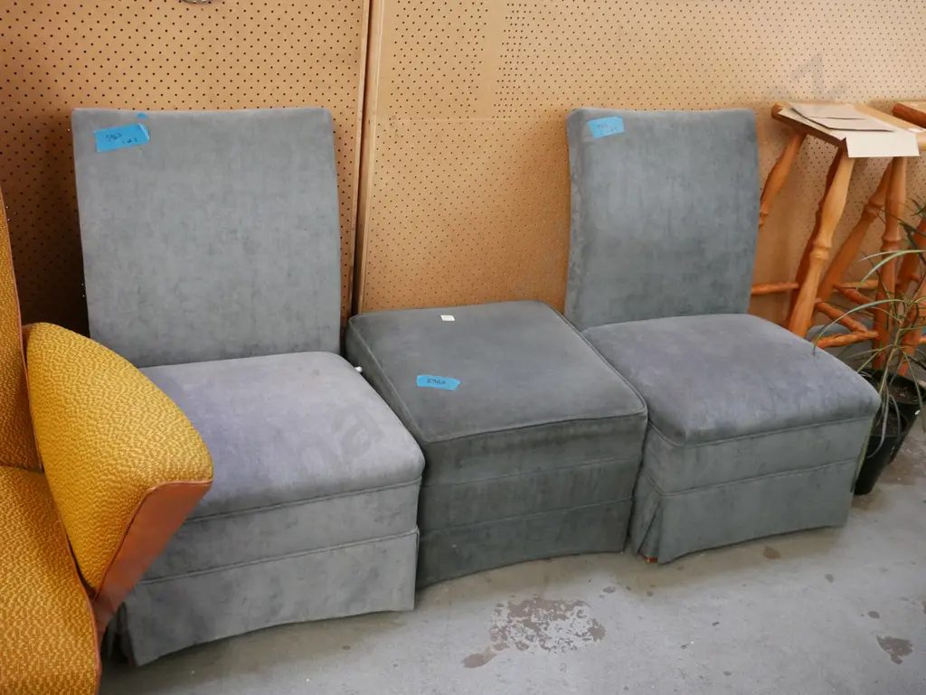 2x blue velvet bedroom chairs with matching ottoman Image 1++