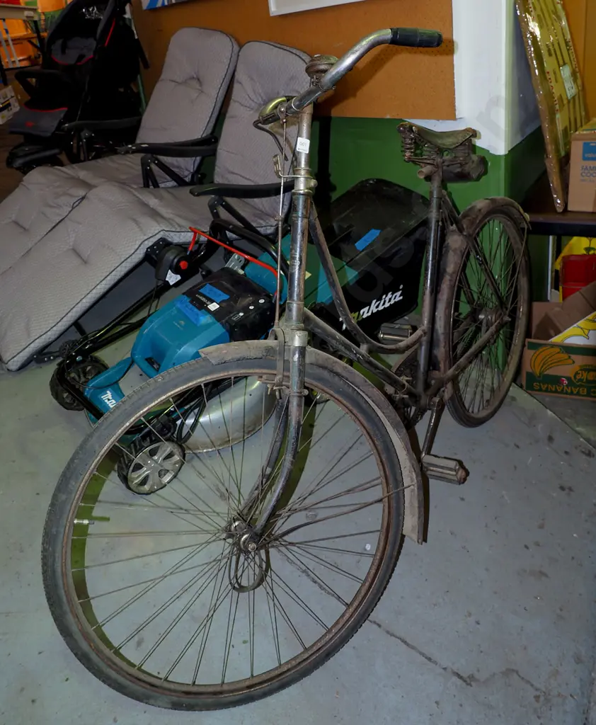 vintage restorer's ladies bike Image 1++