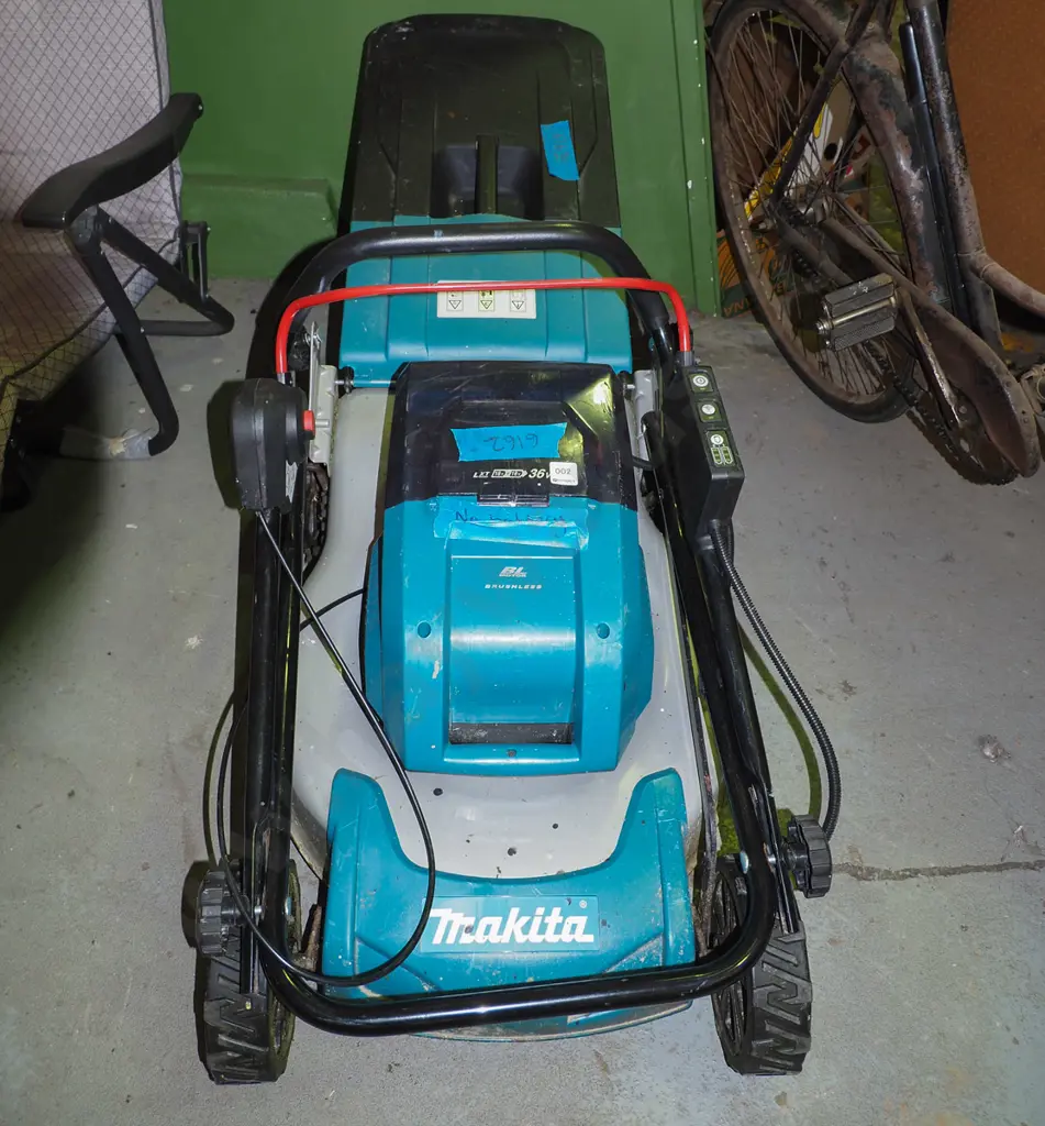 Makita battery powered lawn mower - no batteries - takes 2x 18V Image 1++