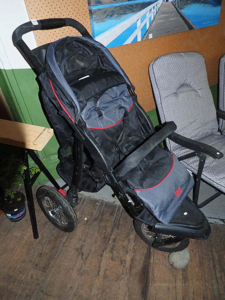 Jolly Jumper pram Image 1++