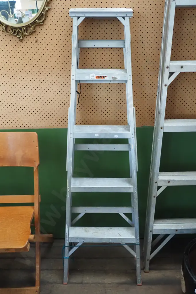 4 step aluminium ladder Image 1++