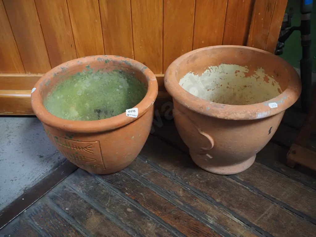 pair of terracotta planters Image 1++