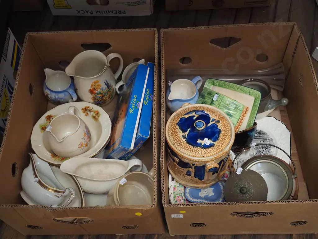 2x boxes; jugs, bowls, glassware etc Image 1++