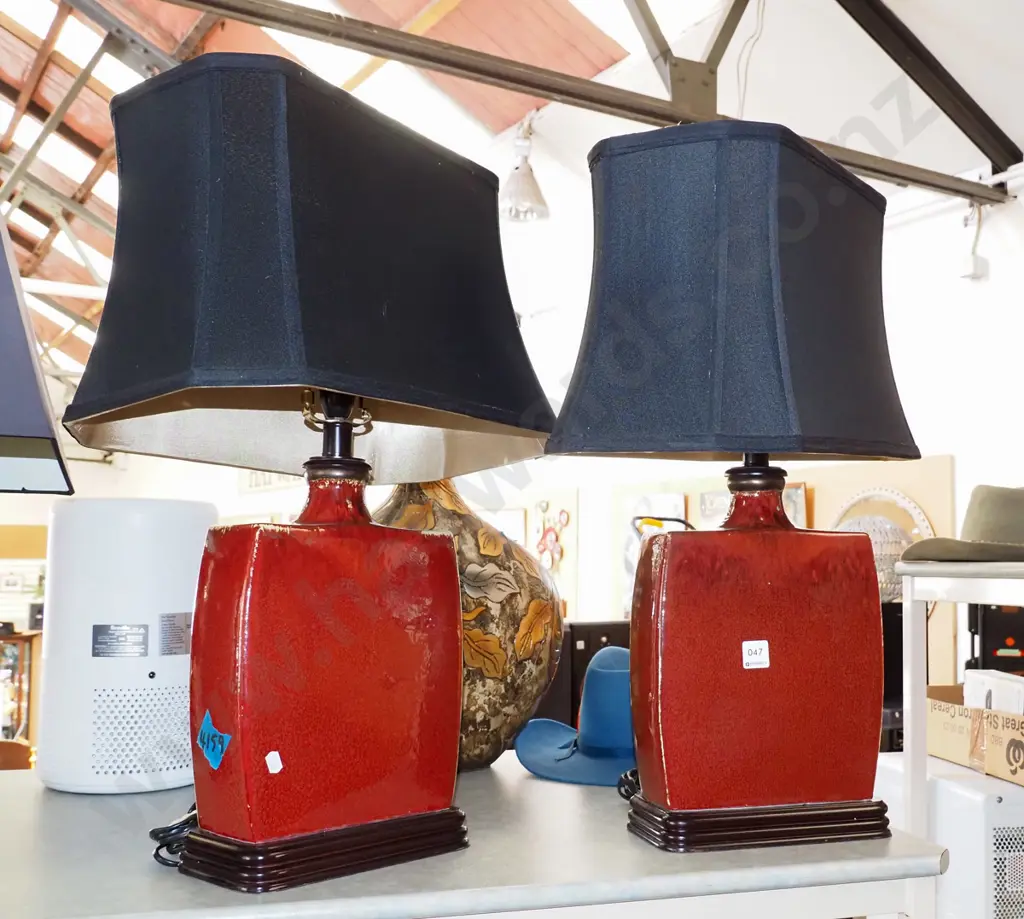 pair of red glazed slab pottery based table lamps H-630 Image 1++