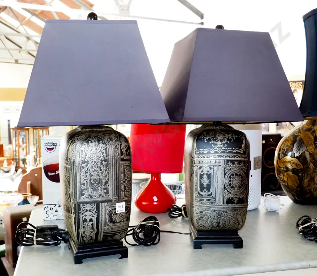 pair of modern ceramic based table lamps H-590 Image 1++