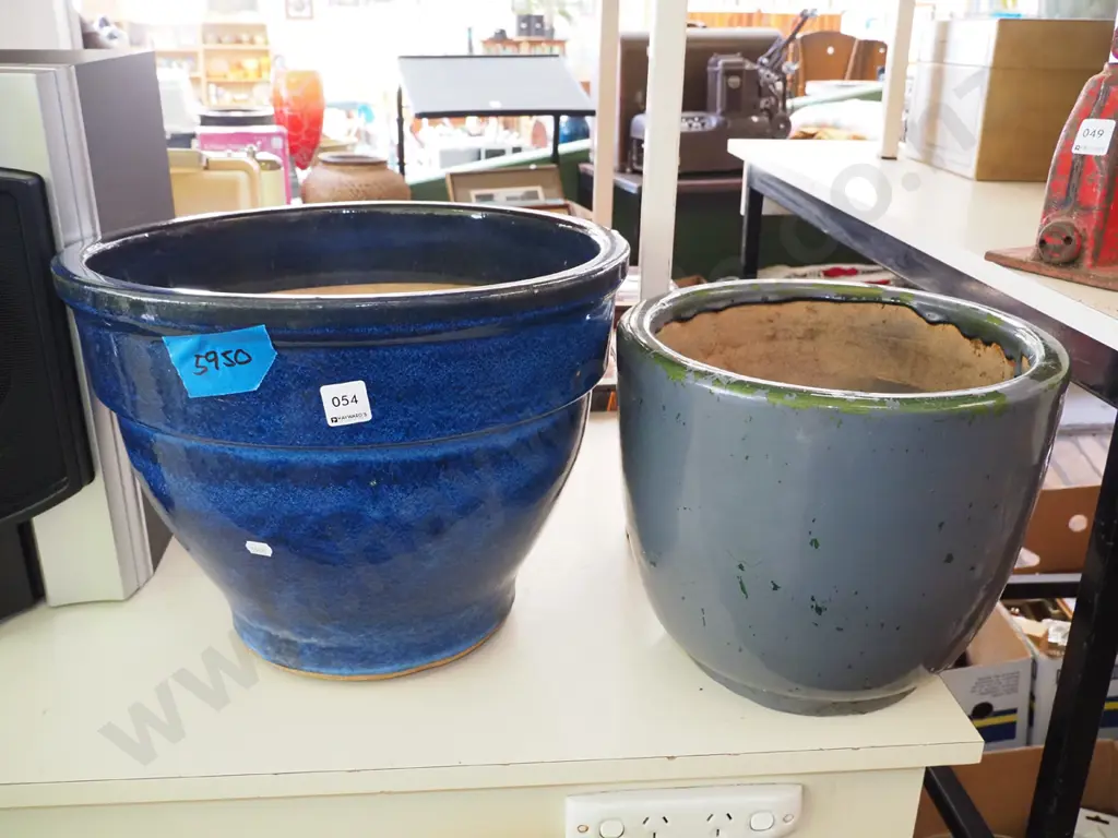 2x garden planters Largest H-310 Diam-390 Image 1++